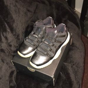 Jordan 11’s metallic silver size 5 in youth